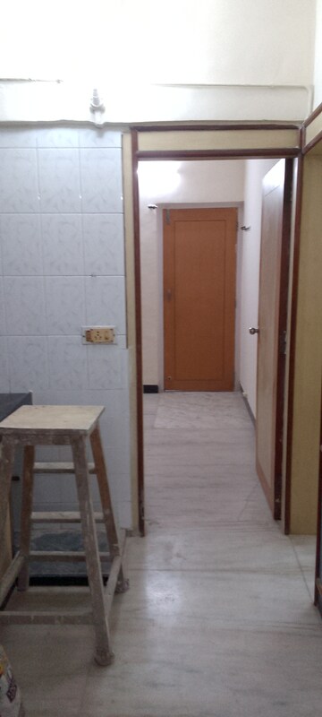 Room in 2 BHK Apartment at Jumbo Darshan, Andheri East – for Rent