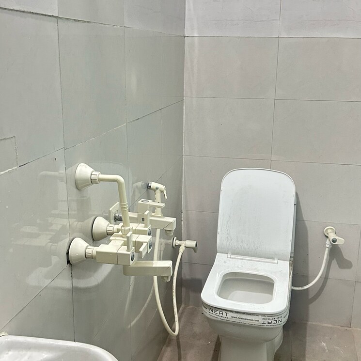 Bathroom, sector 26 1 RK 700 Sq.Ft. Builder Floor In Sector 26 Noida 8207948