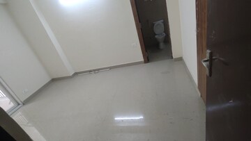Room in 3 BHK Apartment at Amrapali Centurian Park, Tech Zone 4 Greater Noida – for Sale