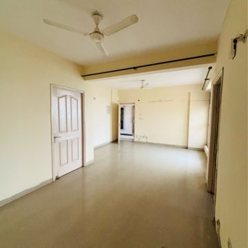 Room in 3 BHK Apartment at Tulip White, Sector 69 – for Rent