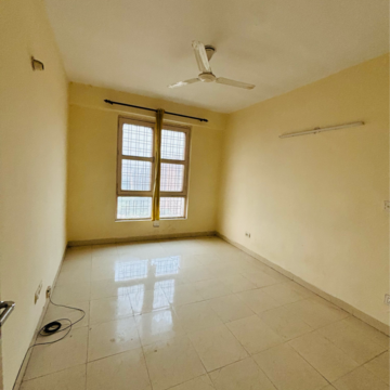 Room in 3 BHK Apartment at Tulip White, Sector 69 – for Rent