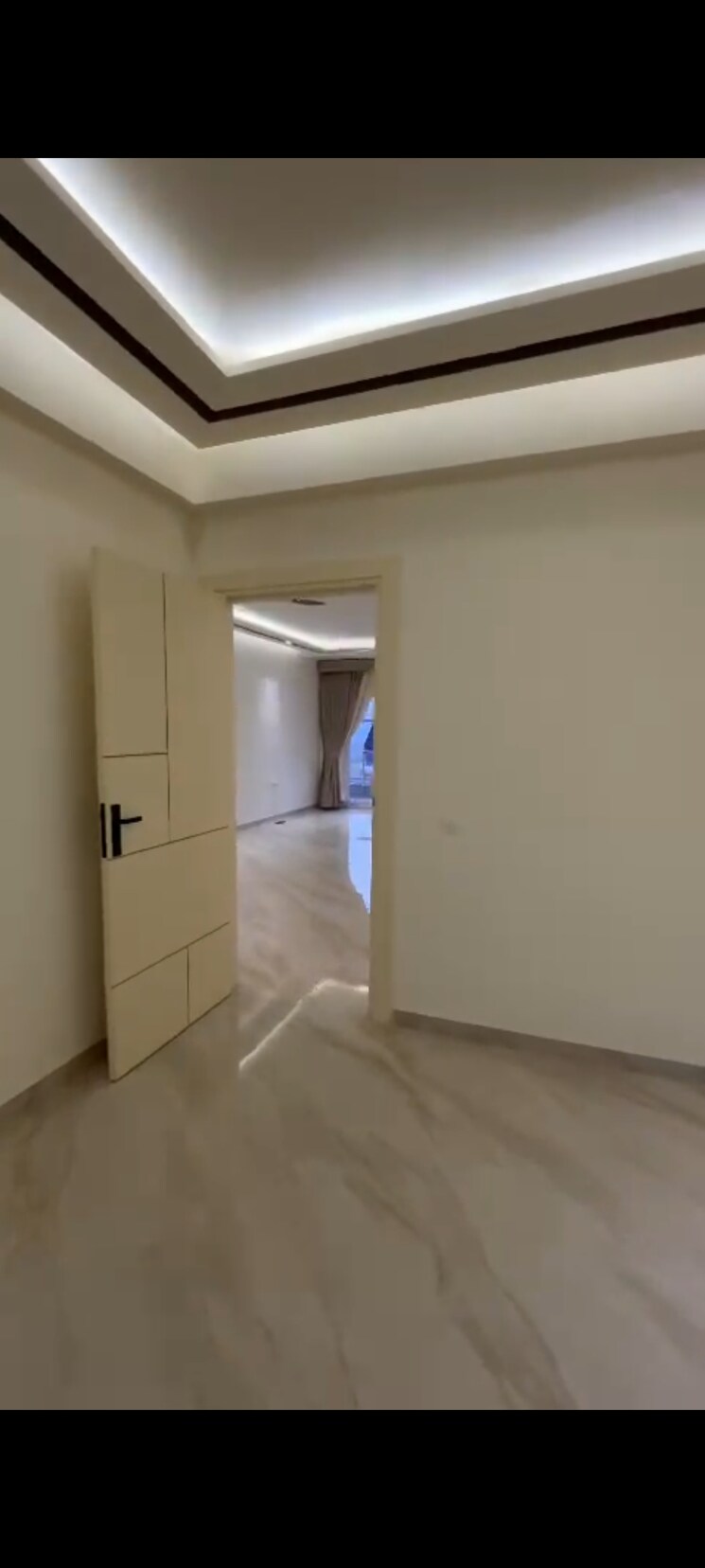 Room, sector 84 4 Bedroom 325 Sq.Yd. Builder Floor In Sector 84 Faridabad 8208007