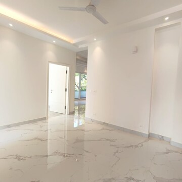 Room in 4 BHK Builder Floor at Sushant Lok I – for Rent
