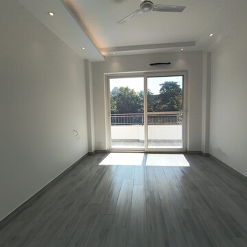 Room in 4 BHK Builder Floor at Sushant Lok I – for Rent