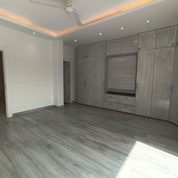 Room in 4 BHK Builder Floor at Sushant Lok I – for Rent
