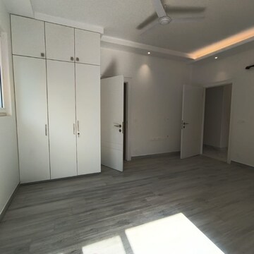 Room in 4 BHK Builder Floor at Sushant Lok I – for Rent