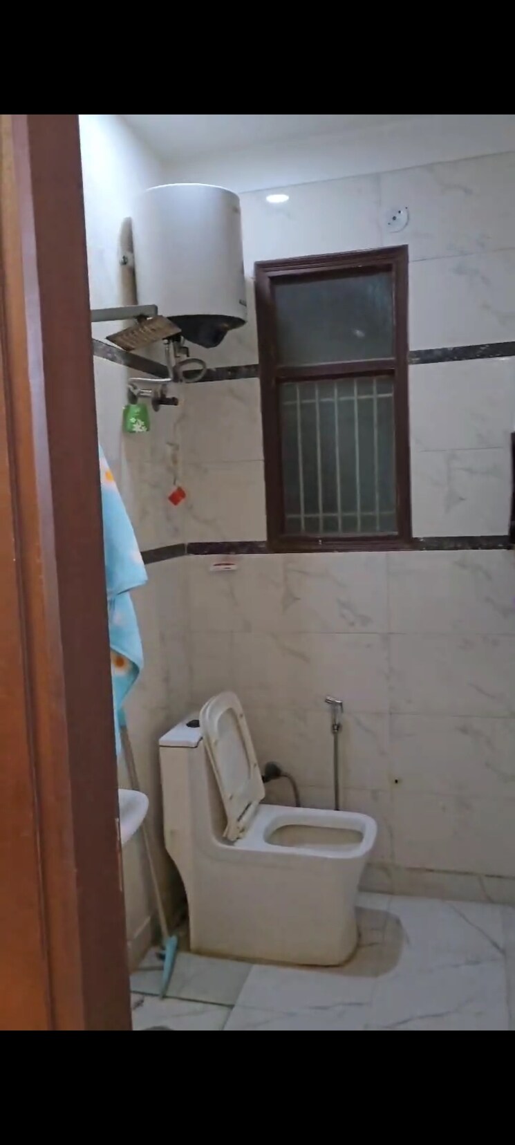 Bathroom, vijay nagar 3 Bedroom 1400 Sq.Ft. Builder Floor In Vijay Nagar Ghaziabad 8208028