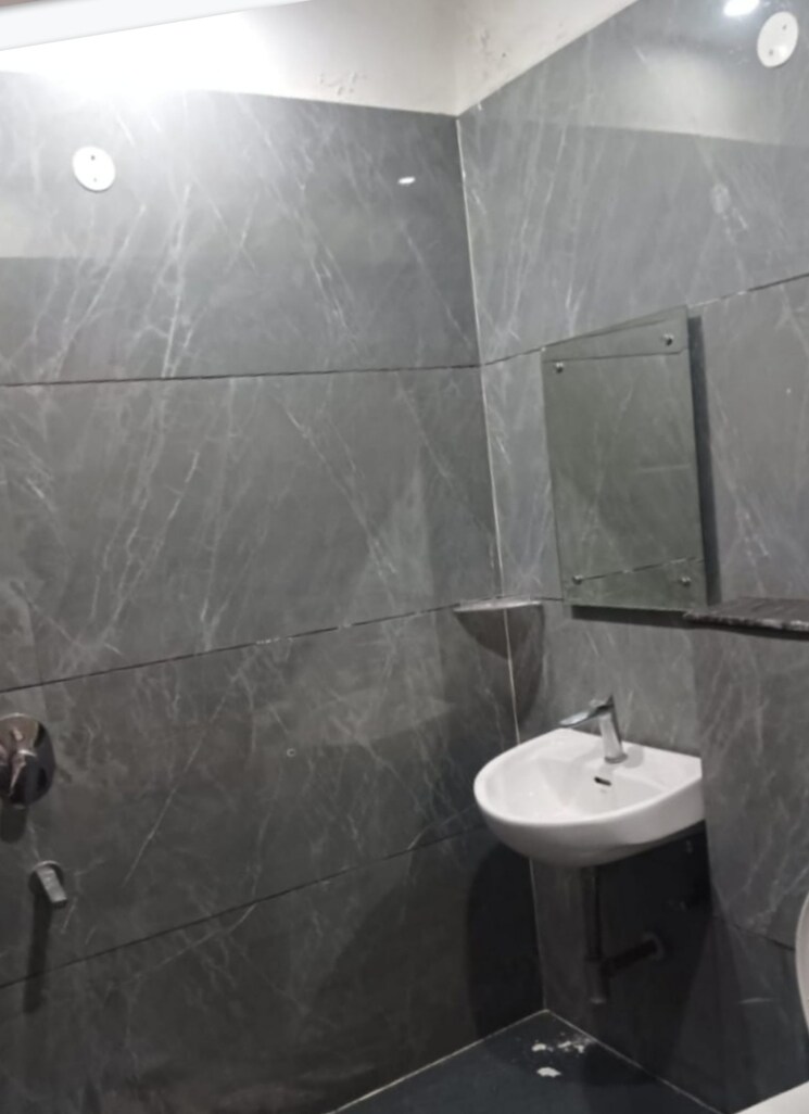 Bathroom, dhakoli village 3 Bedroom 1250 Sq.Ft. Builder Floor In Dhakoli Village Zirakpur 8208041