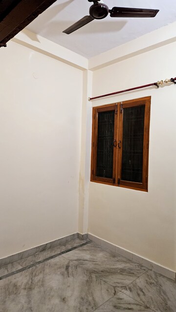 Room in 2 BHK Independent House at Gomti Nagar – for Rent
