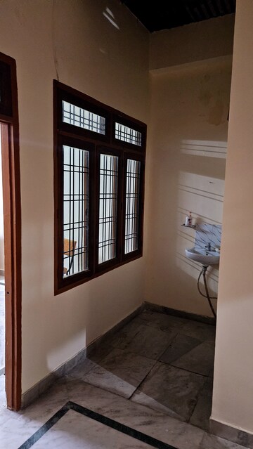 Room in 2 BHK Independent House at Gomti Nagar – for Rent