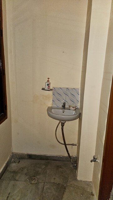 Bathroom in 2 BHK Independent House at Gomti Nagar – for Rent