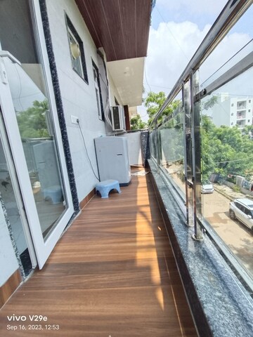 Balcony in 1 BHK Builder Floor at Sector 43 – for Rent