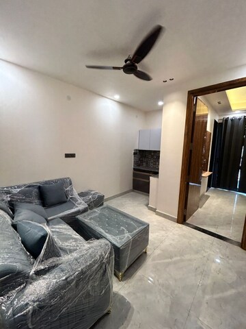 Living Room in 1 BHK Builder Floor at Super Mart 1, Sector 27 – for Rent