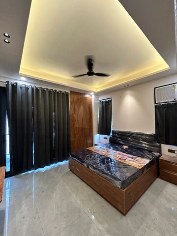 Bedroom in 1 BHK Builder Floor at Super Mart 1, Sector 27 – for Rent