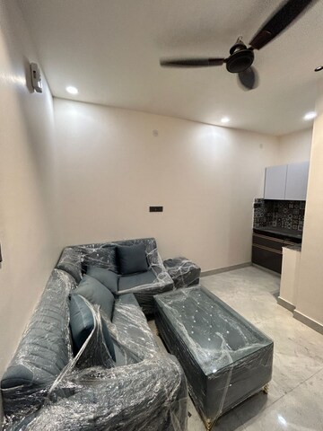 Master Bedroom in 1 BHK Builder Floor at Super Mart 1, Sector 27 – for Rent