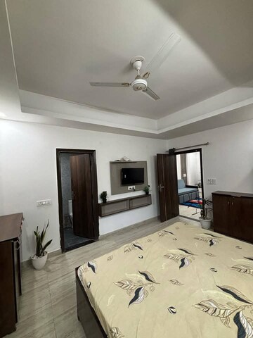 Bedroom in 1 BHK Builder Floor at Sector 43 – for Rent