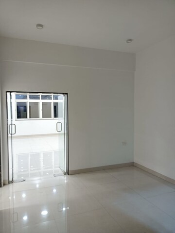 Room in 5 BHK Apartment at Aundh – for Sale