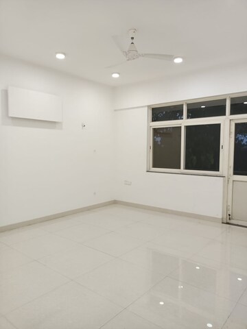 Room in 5 BHK Apartment at Aundh – for Sale