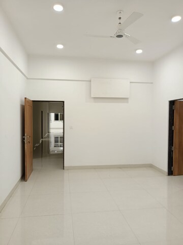 Room in 5 BHK Apartment at Aundh – for Sale