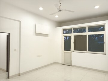 Room in 5 BHK Apartment at Aundh – for Sale