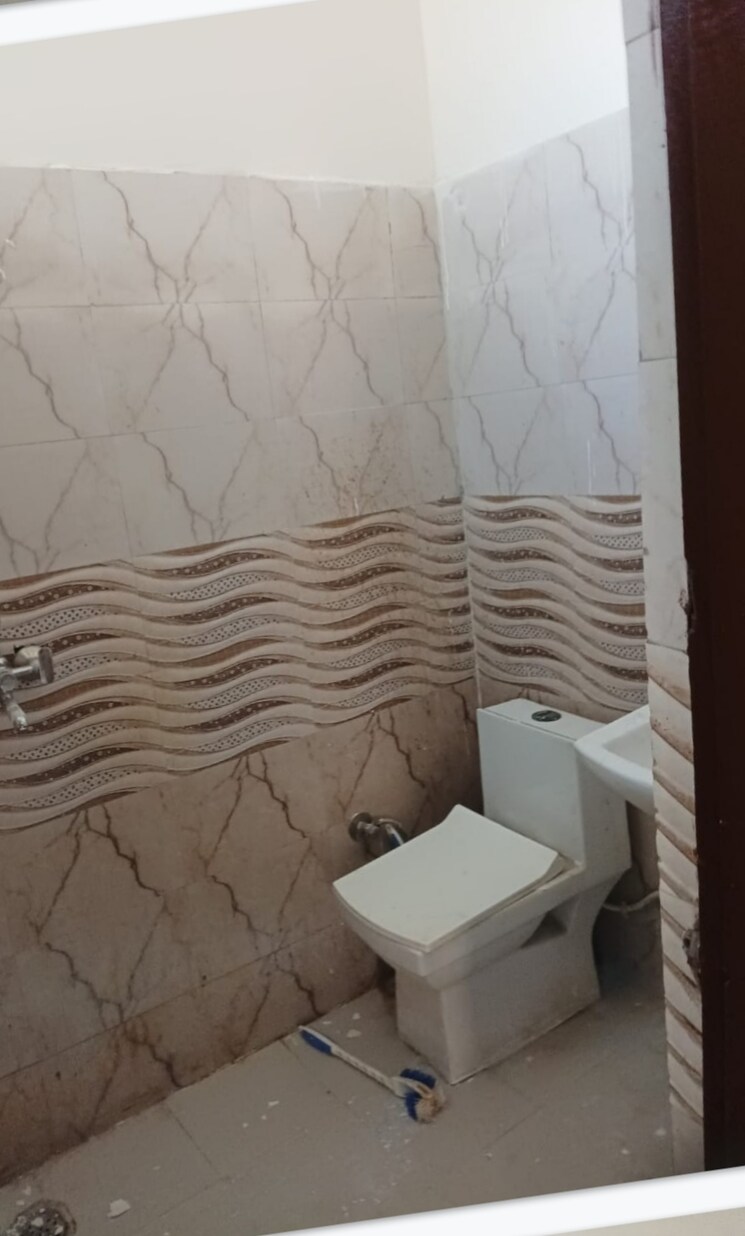 Bathroom, dhakoli village 4 Bedroom 1800 Sq.Ft. Builder Floor In Dhakoli Village Zirakpur 8208150