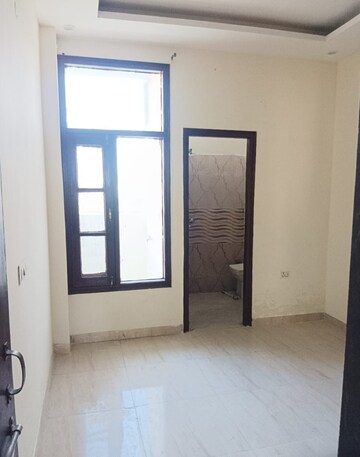 Room in 4 BHK Builder Floor at Dhakoli Village – for Sale