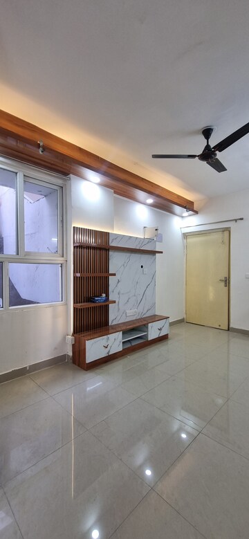 2 BHK Apartment For Rent in Zara Rossa, Sector 112