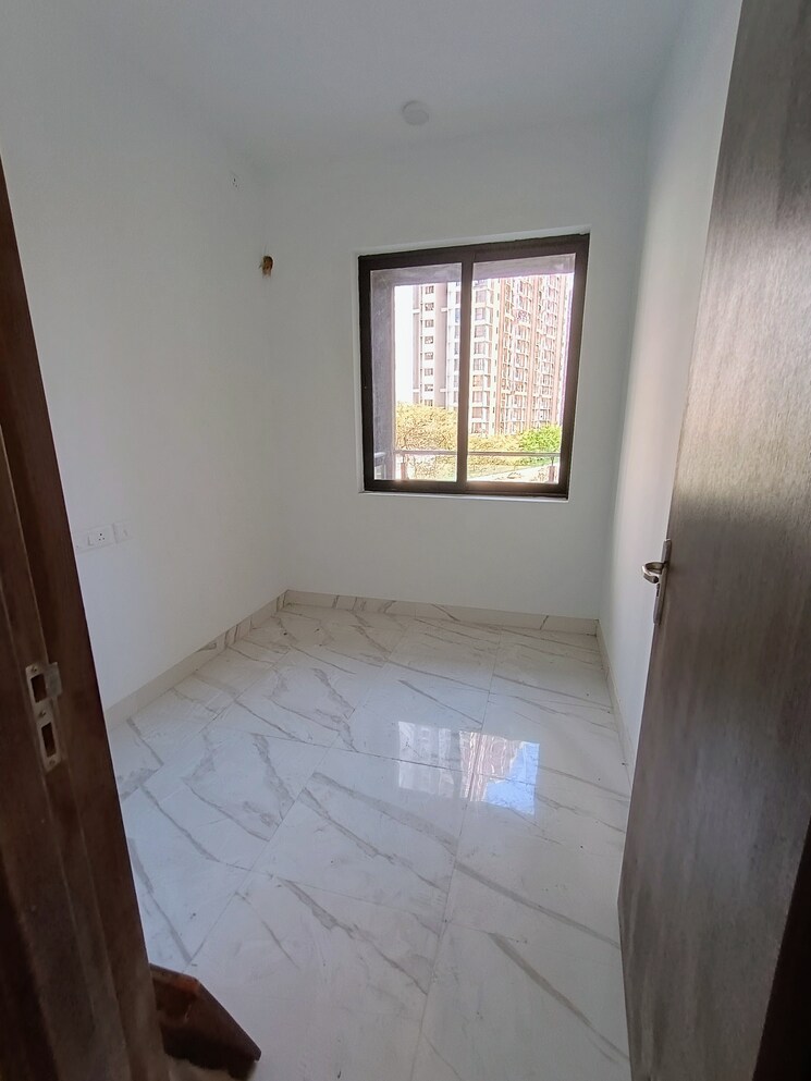 Room, risland-the-icon 2 Bedroom 671 Sq.Ft. Apartment In Dhokali Thane 8208196