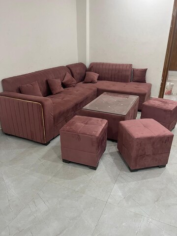 Living Room in 1 BHK Builder Floor at Sector 43 – for Rent