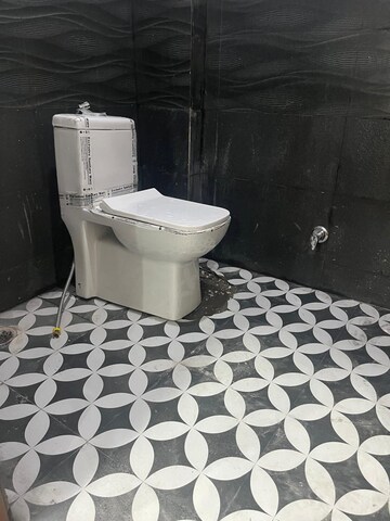Bathroom in 1 BHK Builder Floor at Sector 43 – for Rent