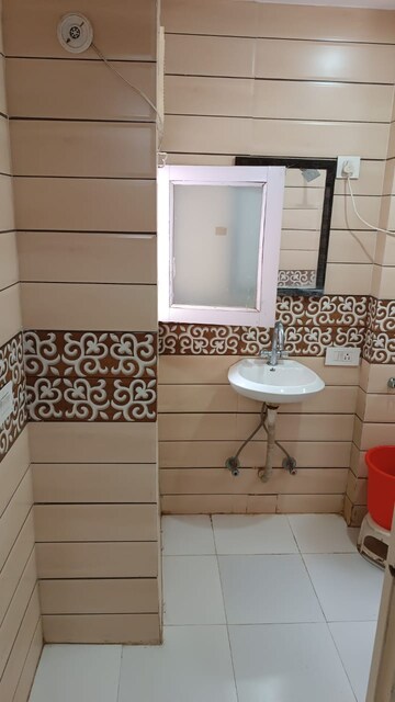 Bathroom in 1 RK Builder Floor at Sector 43 – for Rent