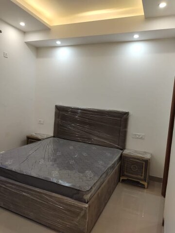 Bedroom in 1 BHK Builder Floor at Sector 43 – for Rent
