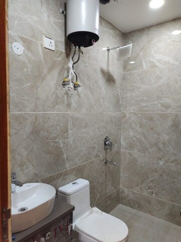 Bathroom in 1 BHK Builder Floor at Sector 43 – for Rent