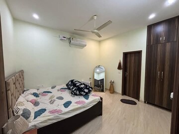 Bedroom in 2 BHK Builder Floor at Sector 43 – for Rent