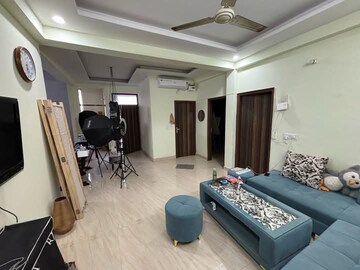 Bedroom in 2 BHK Builder Floor at Sector 43 – for Rent