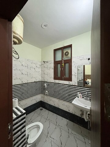 Bedroom in 2 BHK Builder Floor at Sector 43 – for Rent