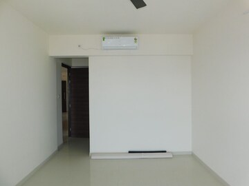 Room in 3 BHK Apartment at Rajesh Raj Infinia, Malad West – for Rent