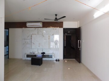 Room in 3 BHK Apartment at Rajesh Raj Infinia, Malad West – for Rent