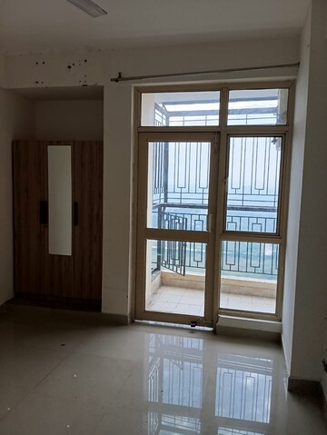 Room in 3 BHK Apartment at Gomti Nagar – for Rent