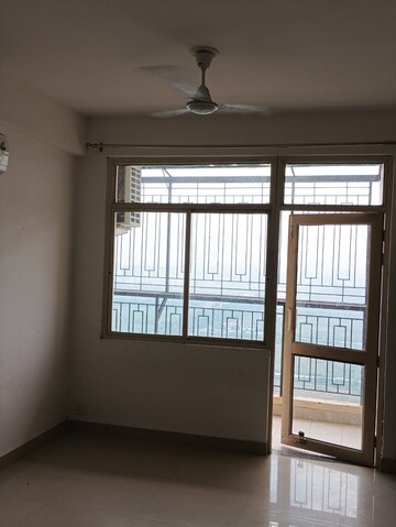 Room in 3 BHK Apartment at Gomti Nagar – for Rent