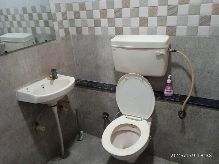 Bathroom, shakti khand 1 RK 550 Sq.Ft. Builder Floor In Shakti Khand Ghaziabad 8208372