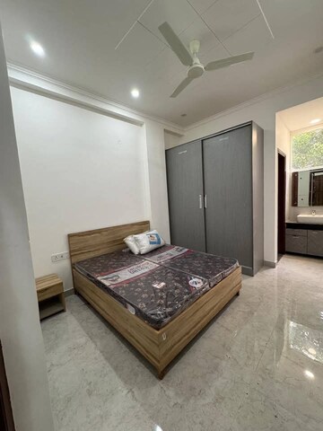 Bedroom in 2 BHK Builder Floor at Sector 43 – for Rent