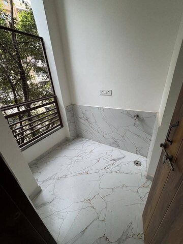 Balcony in 2 BHK Builder Floor at Sector 43 – for Rent