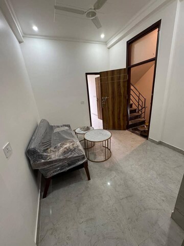Living Room in 2 BHK Builder Floor at Sector 43 – for Rent