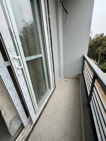 Balcony in 2 BHK Builder Floor at Sector 43 – for Rent