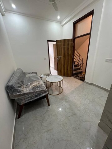 Bedroom in 2 BHK Builder Floor at Sector 43 – for Rent