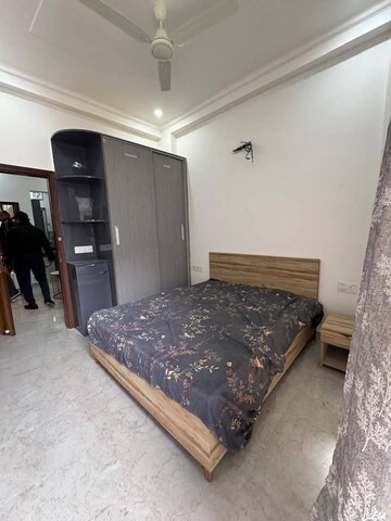 Bedroom in 2 BHK Builder Floor at Sector 43 – for Rent