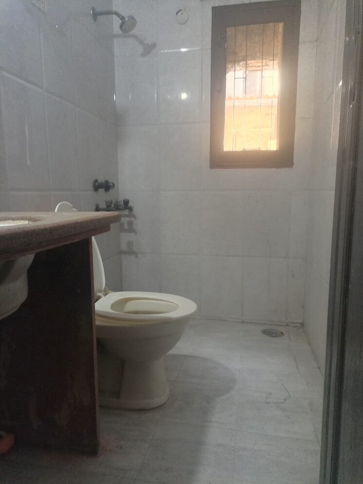 Bathroom, sector 29 3 Bedroom 1700 Sq.Ft. Apartment In Sector 29 Noida 8208431