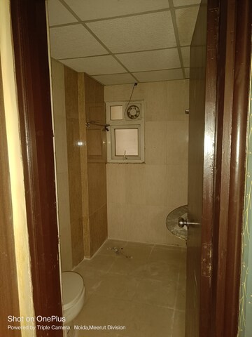 Bathroom in 3.5 BHK Apartment at Antriksh Nature, Sector 52 – for Rent