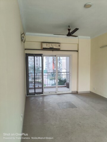 Room in 3.5 BHK Apartment at Antriksh Nature, Sector 52 – for Rent